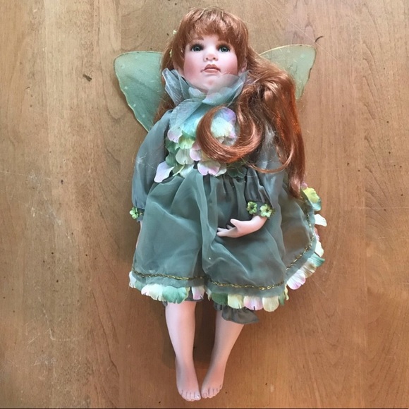 Paradise Galleries Other - 🧚🏻 Beautiful Porcelain Doll 🧚🏻‍♂️